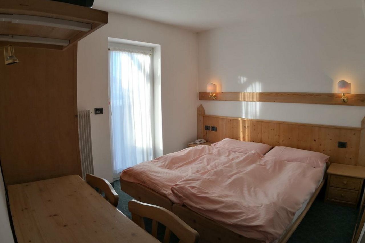 Hotel Alpenrose Пассо-Ролле Экстерьер фото